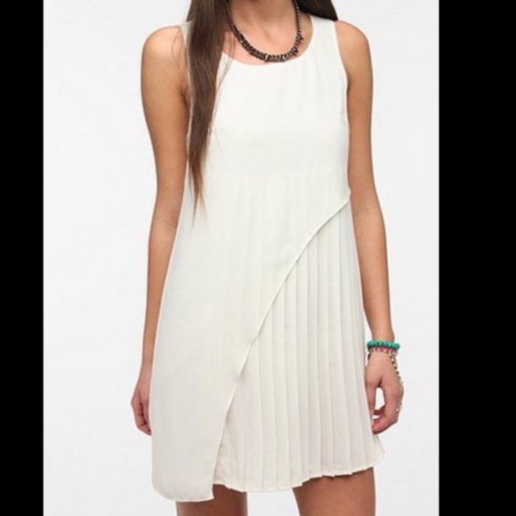 Urban Outfitters Dresses & Skirts - Urban Outfitters White Pleated sleeveless dress
